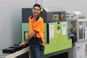 Conveyer belt for picking and packing